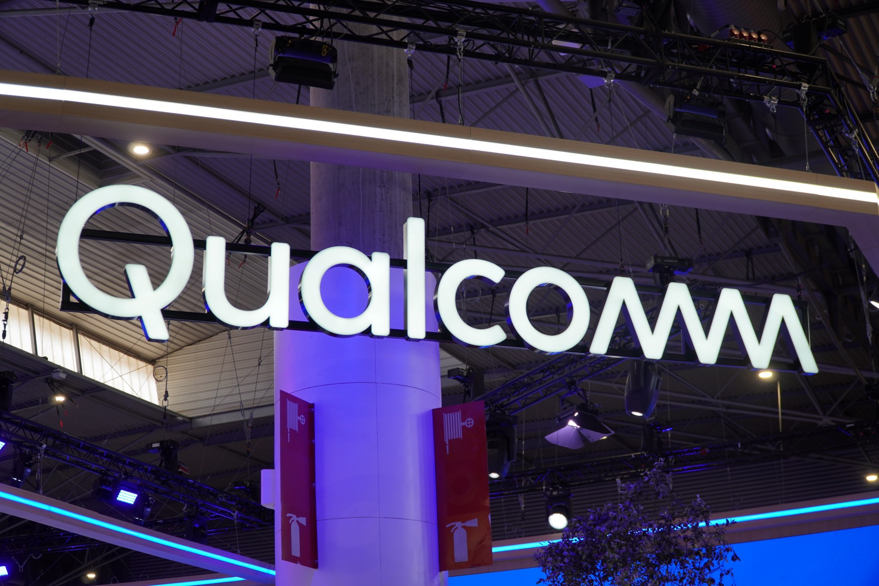 Qualcomm prezentuje akceleratory AI200 i AI250 — nowa era sprzętu dla centrów danych
