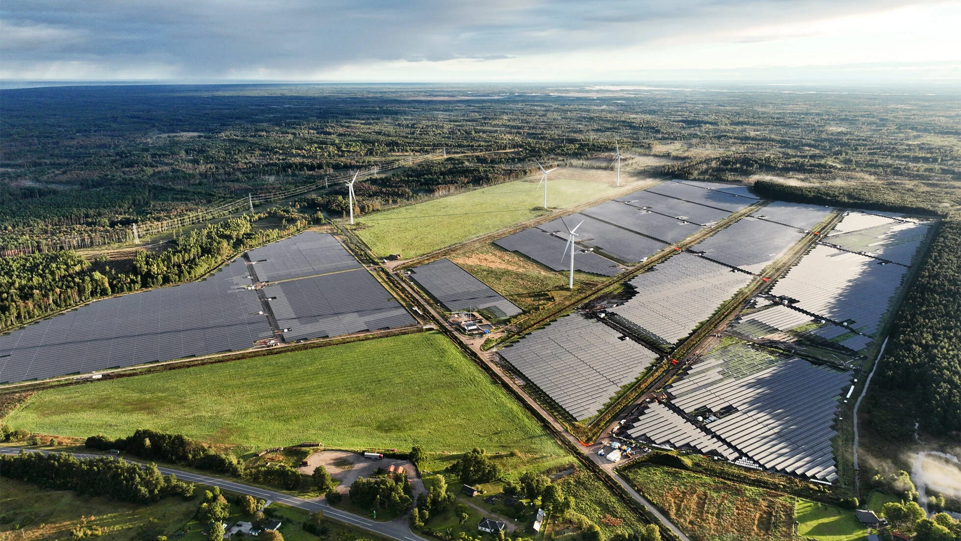 Apple otwiera swój ekosystem w Europie — zewnętrzne sklepy z aplikacjami ruszą w 2025 roku. Co to oznacza dla rynku?