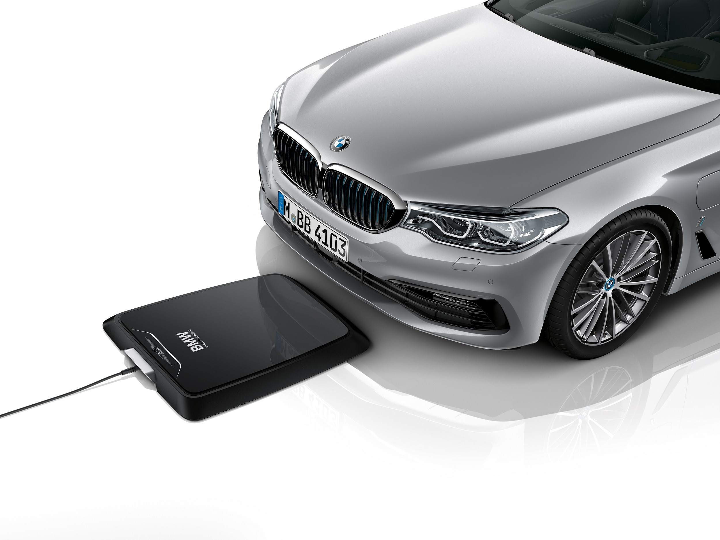 BMW przygotowuje nową generację bezprzewodowego ładowania samochodów elektrycznych. Koniec kabli?